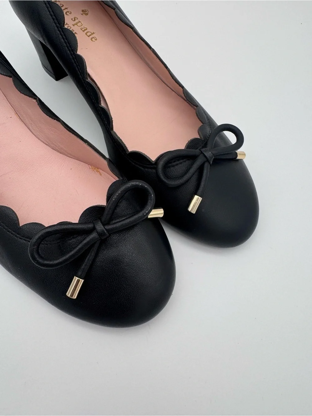 Kate Spade New York Yasmin Scalloped Block Heel Pumps Black Leather Size 6.5